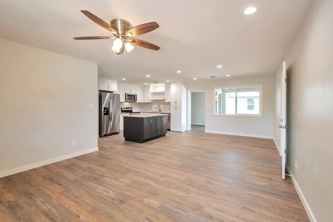 Building Photo - Amazing house on huge lot near ASU