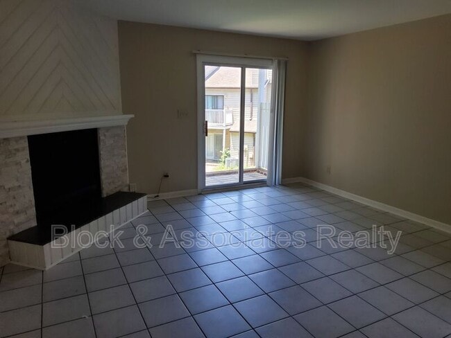 Building Photo - 185 Forest View Dr