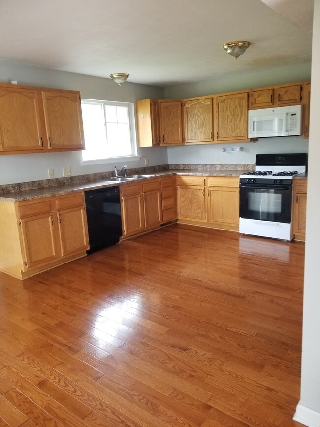 Building Photo - 801 Wingate Dr