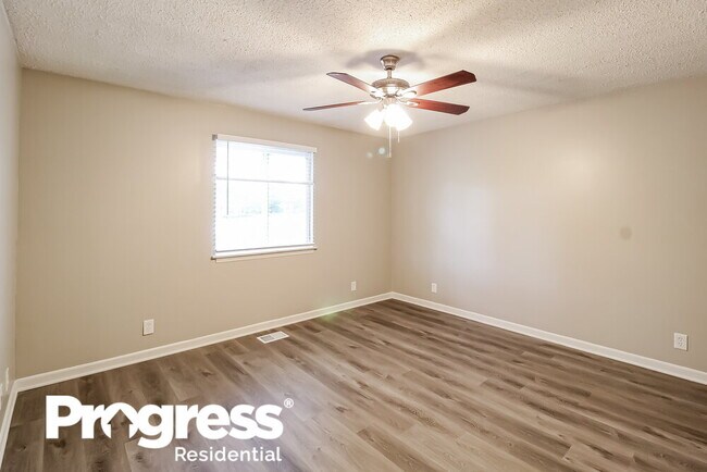 Building Photo - 632 Country Club Dr