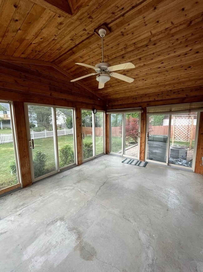 Building Photo - Charming 3-Bedroom Ranch Home with Fenced ...