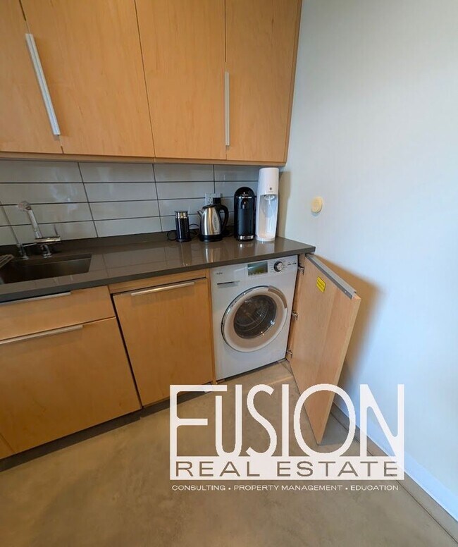 Building Photo - 11 Lakeview Terrace