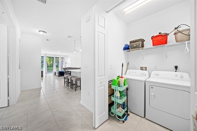Building Photo - 5535 Useppa Dr