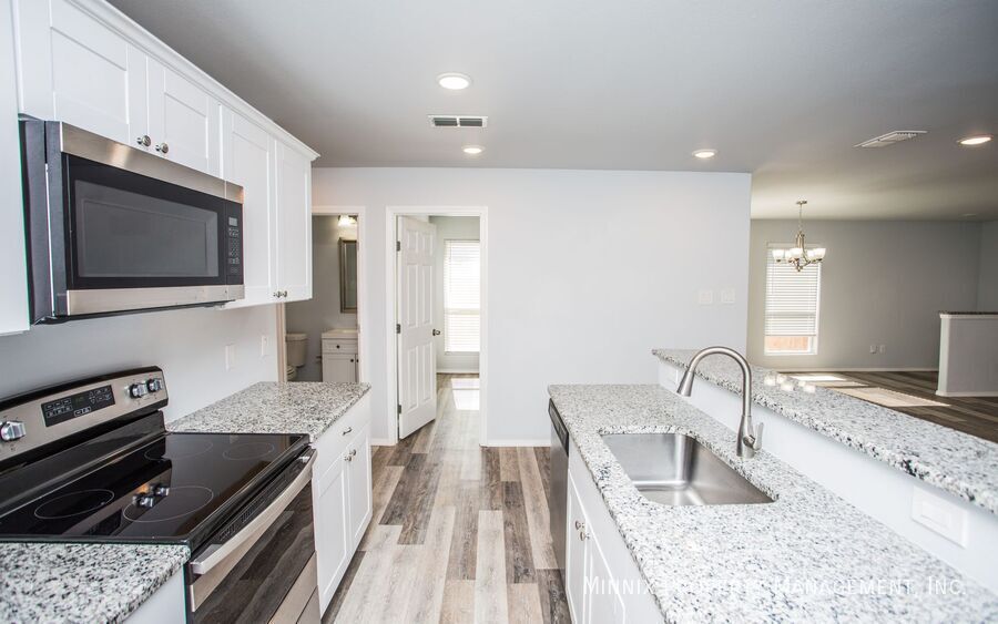 Building Photo - 1302 N Dover Ave