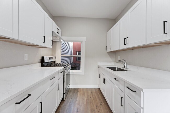 Building Photo - 104 N Killingsworth St