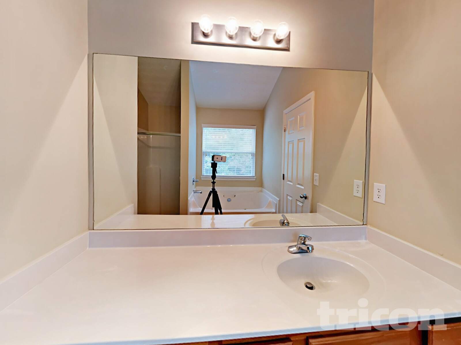 Building Photo - 9453 Lakeview Rd