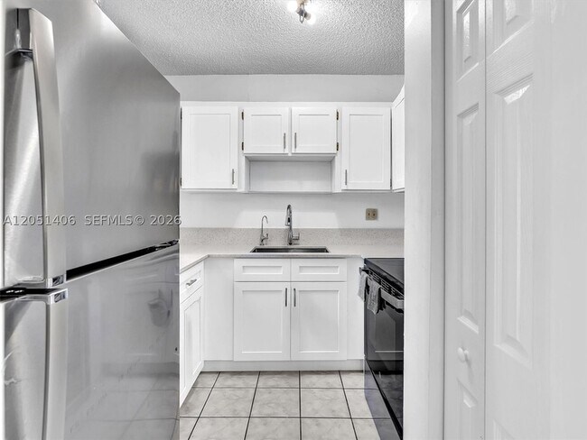 Building Photo - 13500 NE 3rd Ct
