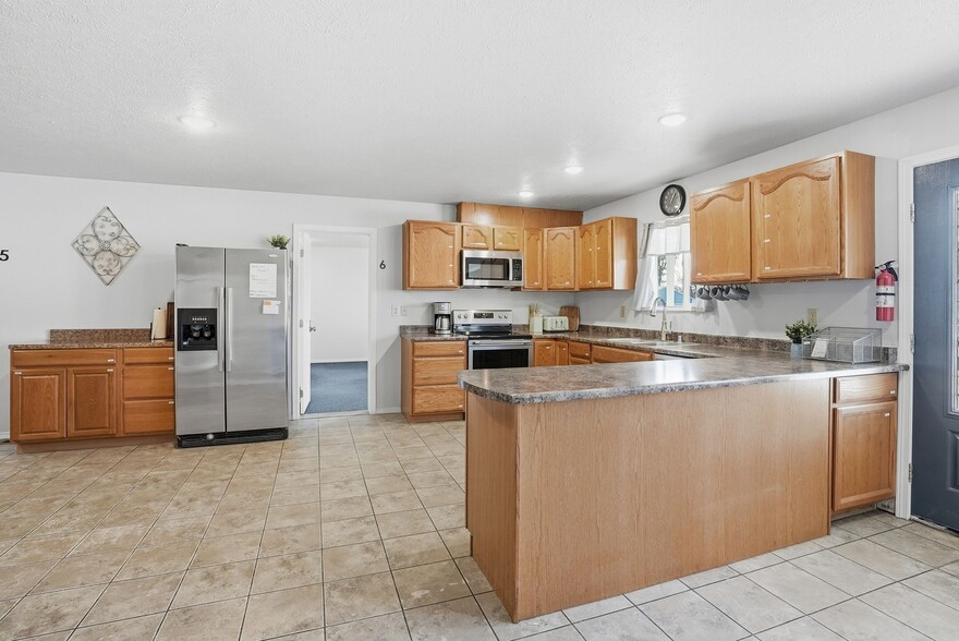 Building Photo - 9525-9529 E Mission Ave