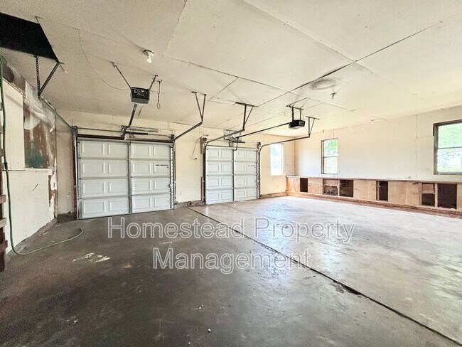 Building Photo - 4101 SE 42nd St