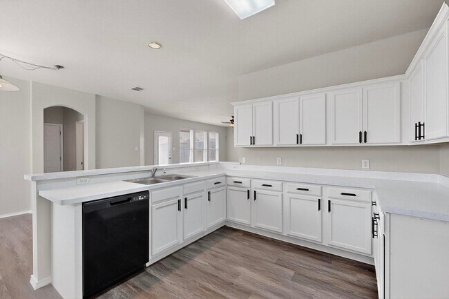 Building Photo - Great Home with Room To Grow in Southbrook!