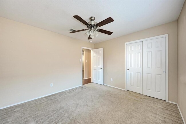 Building Photo - 921 Dexter Dr