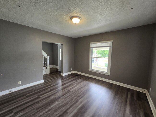 Building Photo - 514 Logan Ave