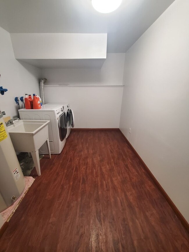 Building Photo - **Apply by 10/15 for 2 Weeks Free Rent** K...