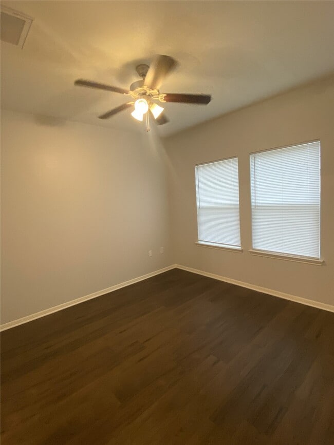 Building Photo - 3151 Roe Dr