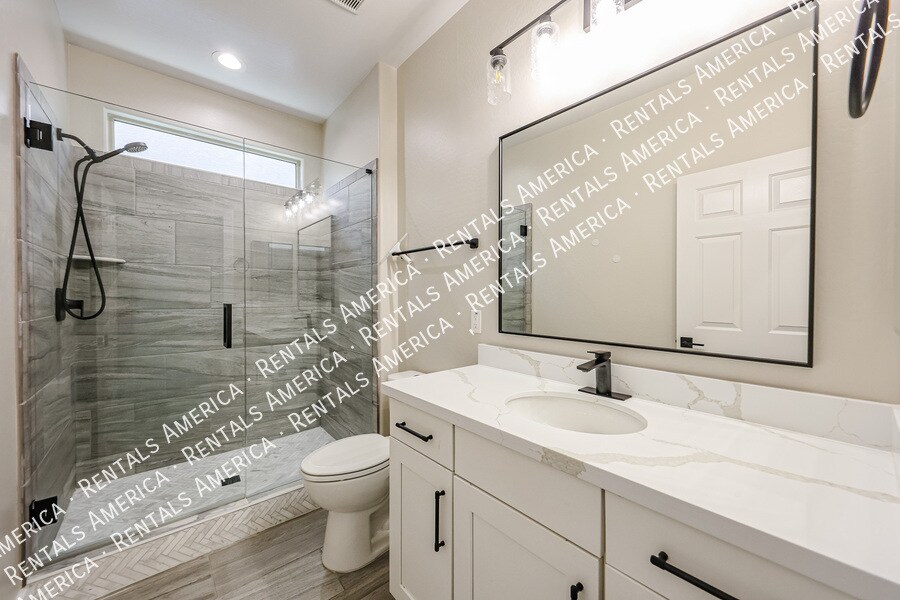 Building Photo - 7855 W Rock Springs Dr