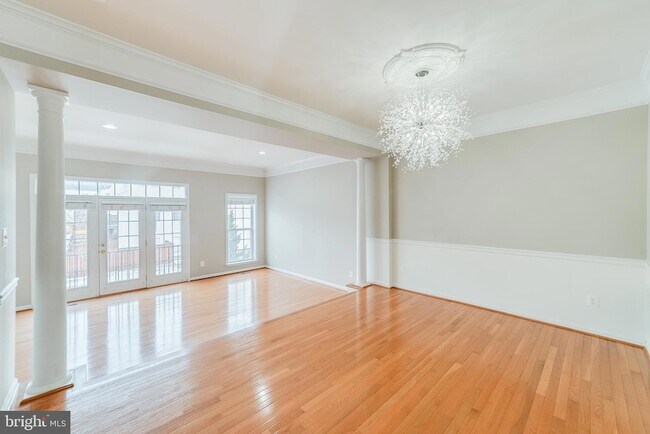 Building Photo - 22072 Avonworth Square