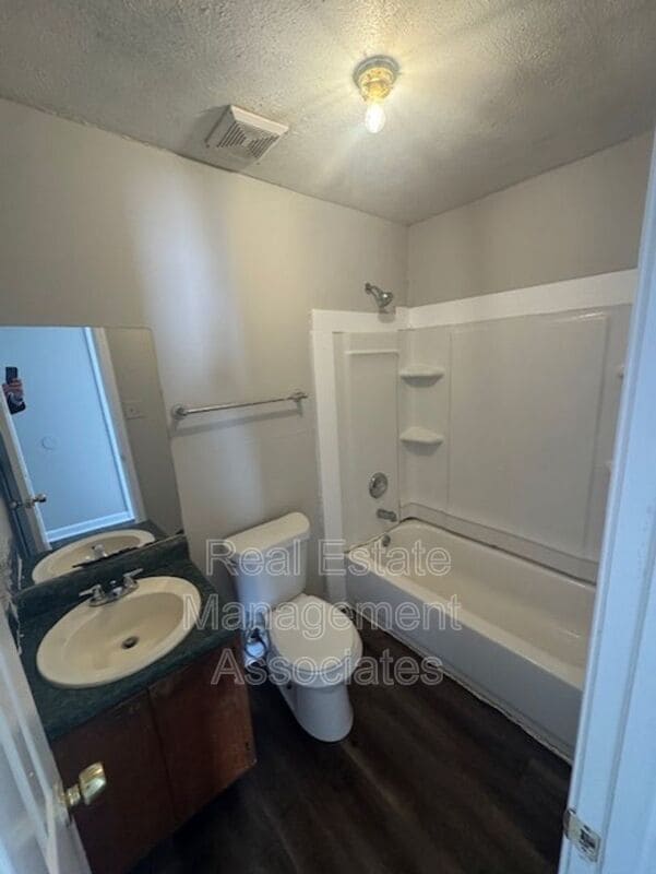 Building Photo - 405 E Central Ave