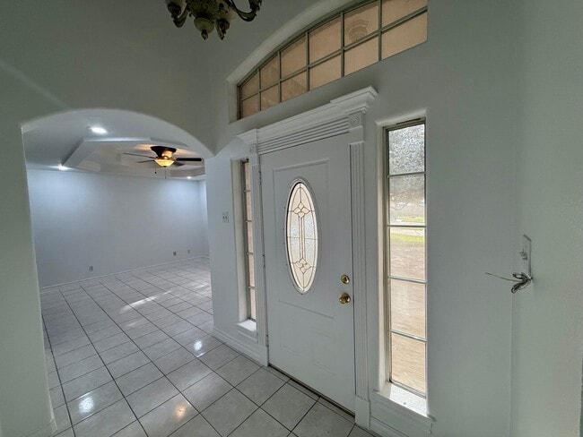 Building Photo - 12613 River Bend Cir