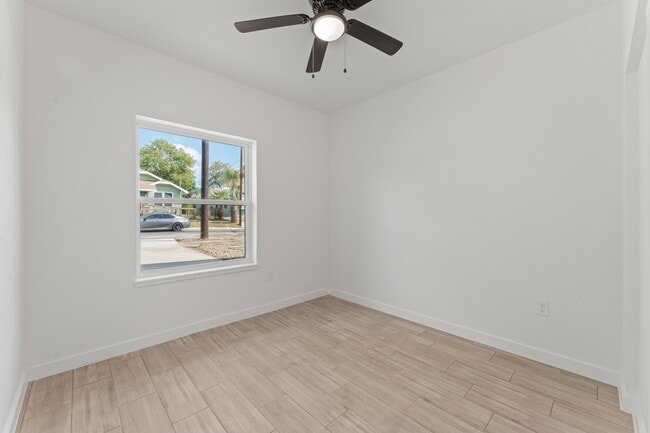 Building Photo - 212 Cooper St