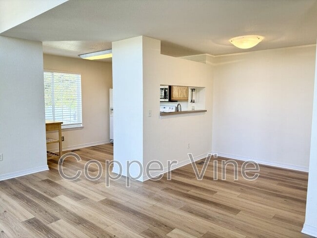 Building Photo - 930 Button Rock Dr