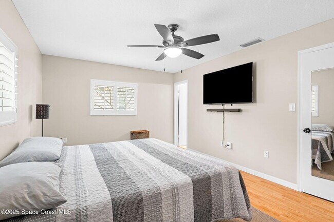 Building Photo - 999 Emerald Rd SE