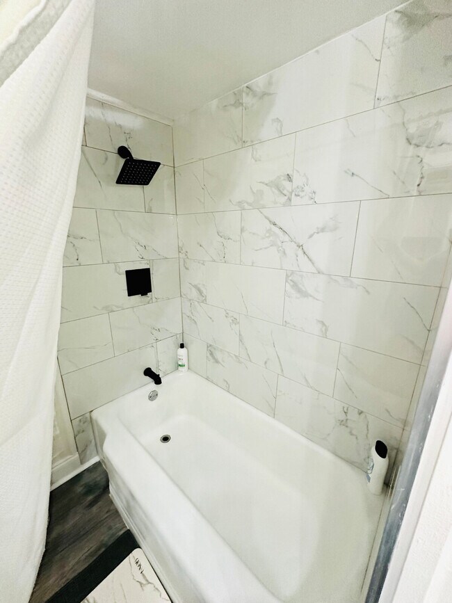 Building Photo - 231 Rogers Ave