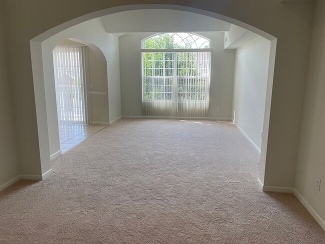Building Photo - Shelby Twp 2-Bedroom,2-Bath, attached gara...