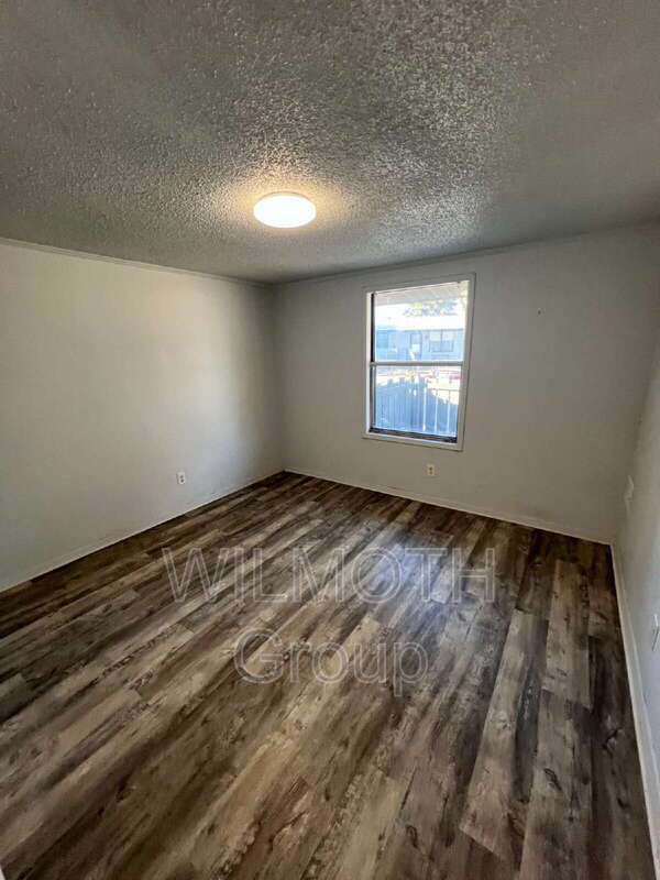 Building Photo - 2000 Indianapolis Rd