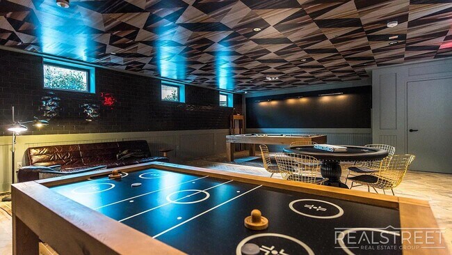 Building Photo - Duffield Street