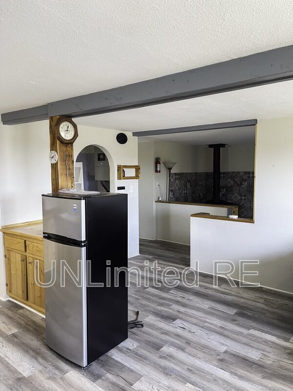 Building Photo - 69 Leupp Rd