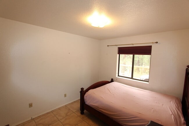 Building Photo - Partially Furnished 4-Bed Home in University Heights