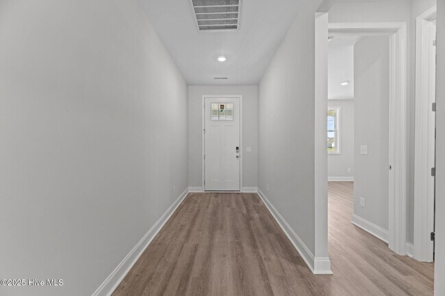 Building Photo - 1001 Tawney Trce