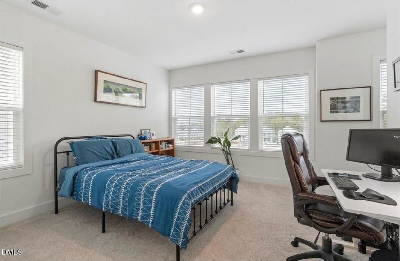 Building Photo - Room in Townhome on Billingshurst Wy