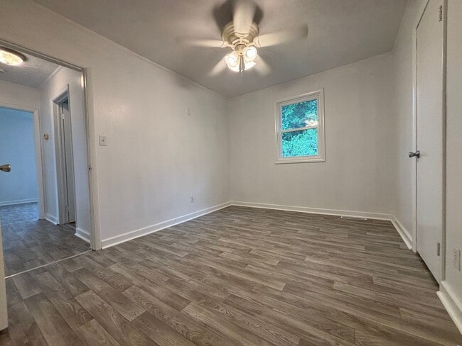 Building Photo - Available Now 2 bedroom 1 bathroom with 2 ...