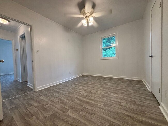 Building Photo - Available Now 2 bedroom 1 bathroom with 2 car garage