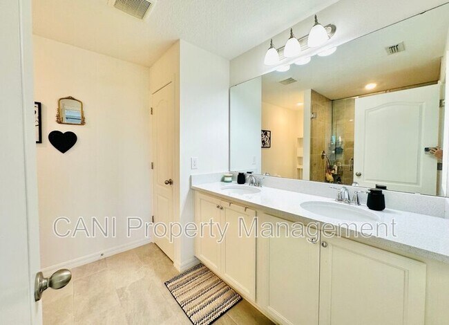 Building Photo - 745 Benoi Dr