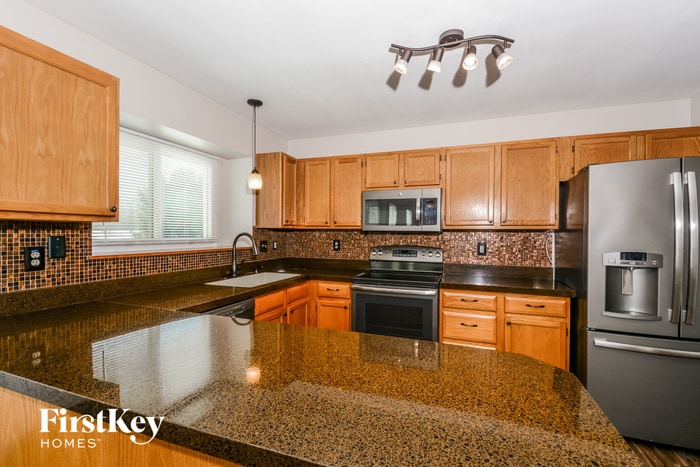 Building Photo - 2800 Wilshire Valley Dr