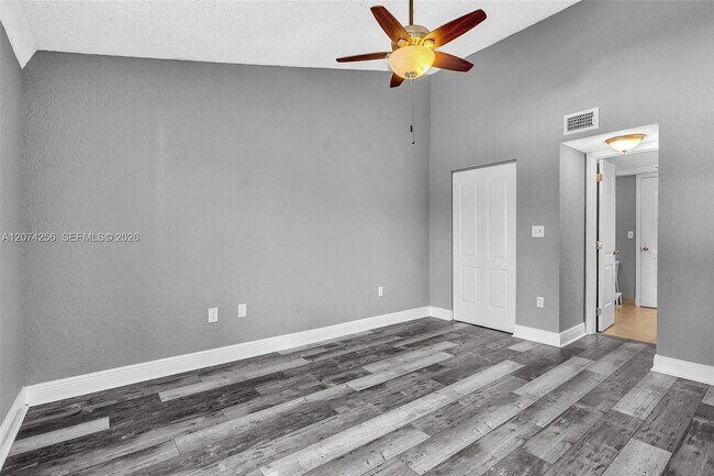 Building Photo - 2803 N Oakland Forest Dr
