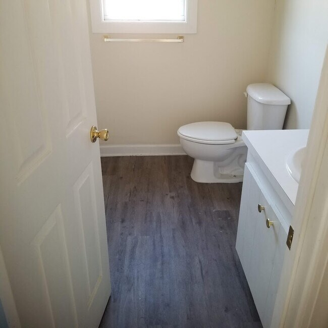 Building Photo - 300 Katie Dr