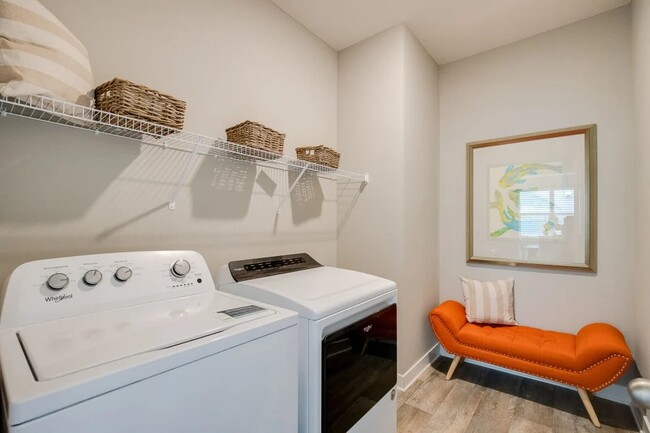 Building Photo - 1st Month Free! Charming, Sophisticated Ho...