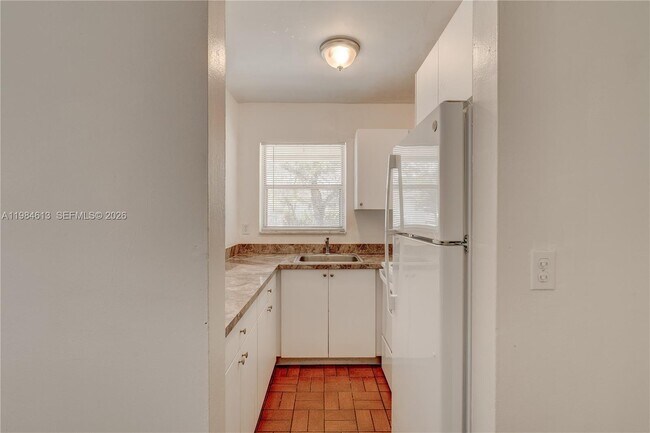 Building Photo - 856 SW 10th St