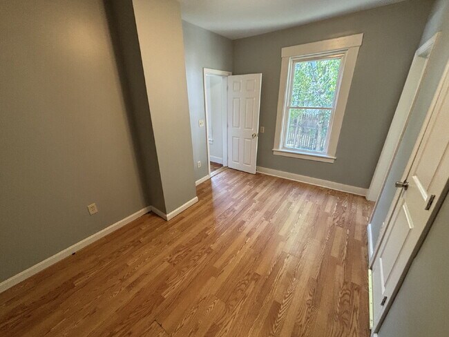 Building Photo - 20 Bodwell St