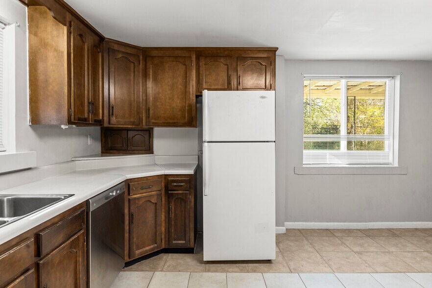 Building Photo - 5013 Eastview Terrace