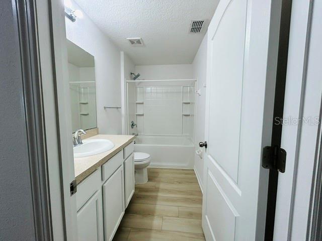 Building Photo - 1221 Priory Cir