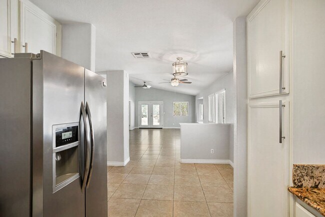 Building Photo - 3 Bed, 2 Bath Single Story West Vegas Beauty