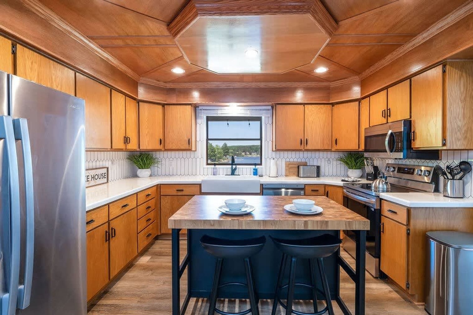 Building Photo - 9551 Peterson Dr