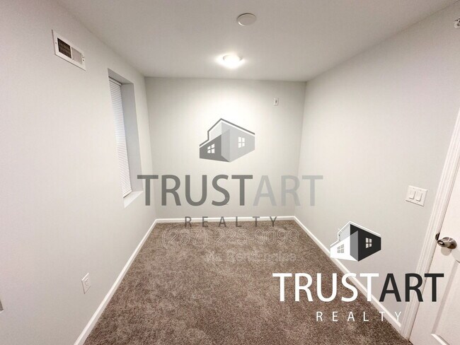 Building Photo - 2404 W Thompson St