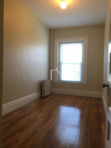 Building Photo - 849 Beacon St