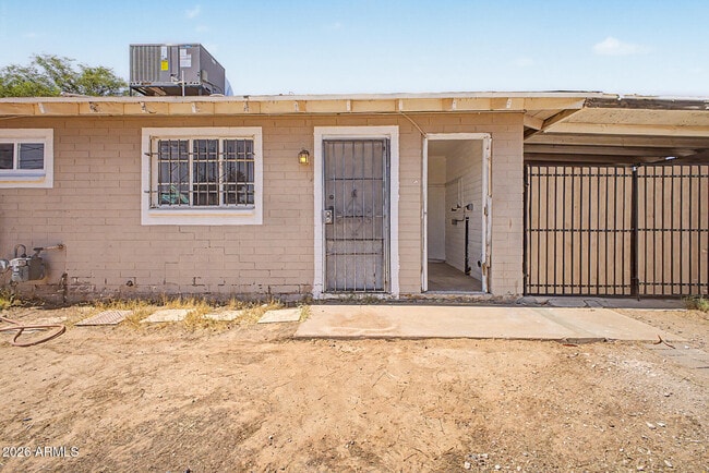 Building Photo - 1823 E Sunland Ave