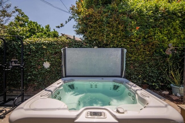 Building Photo - 1040 Alameda Blvd